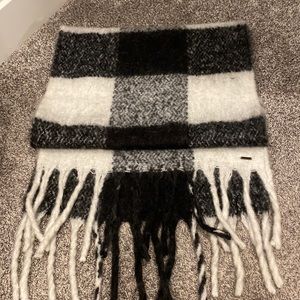 Hollister Scarf